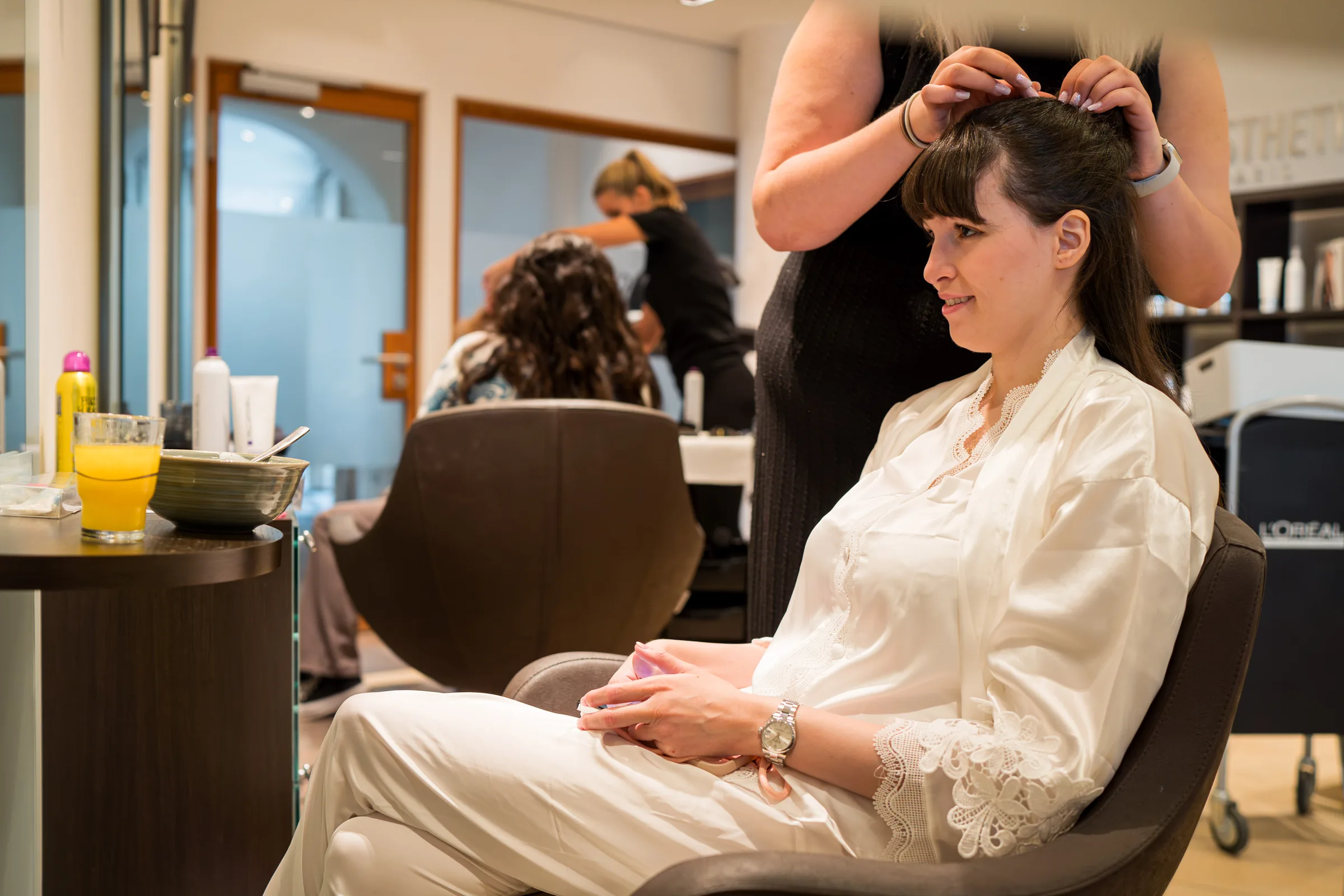 Getting Ready der Braut im Spa-Bereich des A-ROSA Kitzbühel